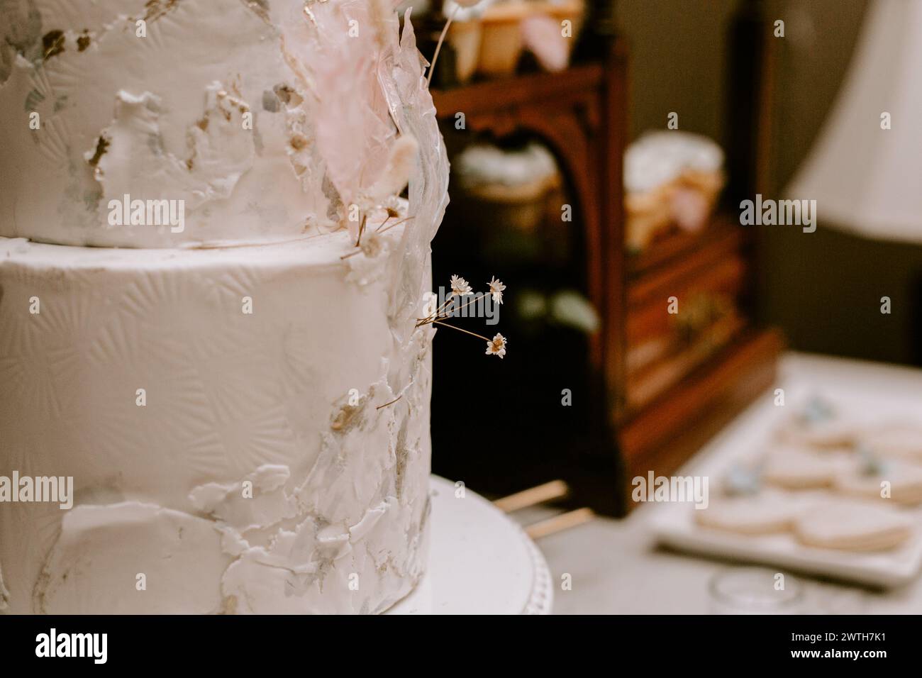 Détails du gâteau de mariage floral or Banque D'Images