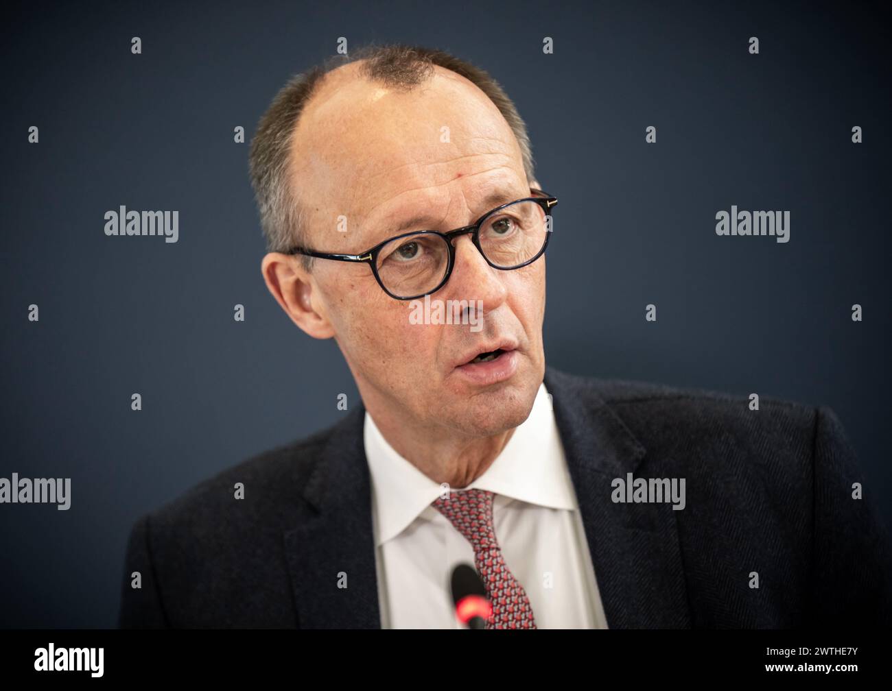 Berlin, Allemagne. 18 mars 2024. Friedrich Merz, président fédéral de la CDU et chef du groupe parlementaire CDU/CSU au Bundestag, intervient au début de la réunion du Comité exécutif fédéral de la CDU. La CDU/CSU veut présenter un nouveau projet pour la réception du crédit de revenu des citoyens : Michael Kappeler/dpa/Alamy Live News Banque D'Images
