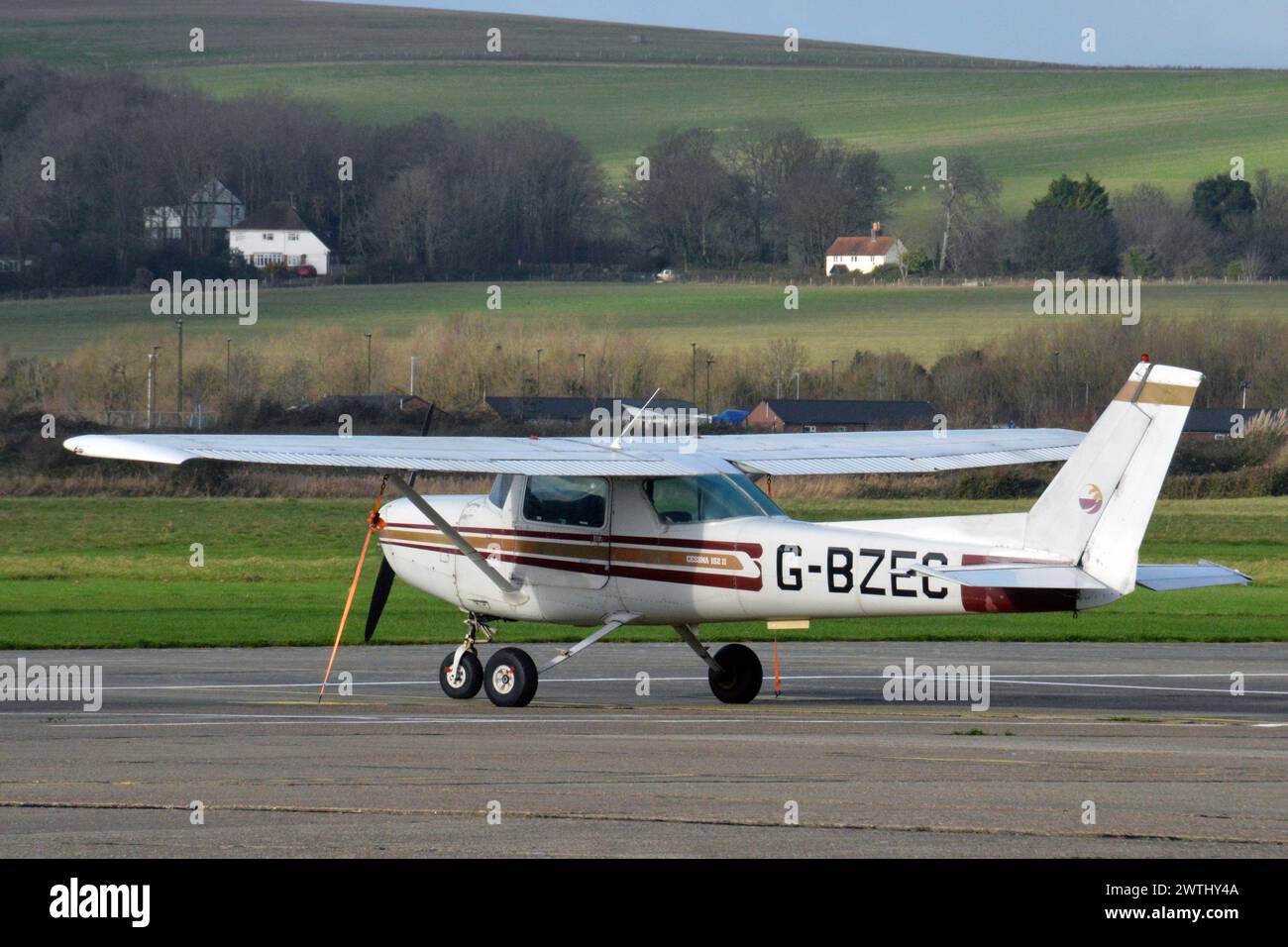 Angleterre, West Sussex, Shoreham : G-BZEC Cessna 152 (c/n 84475) Banque D'Images