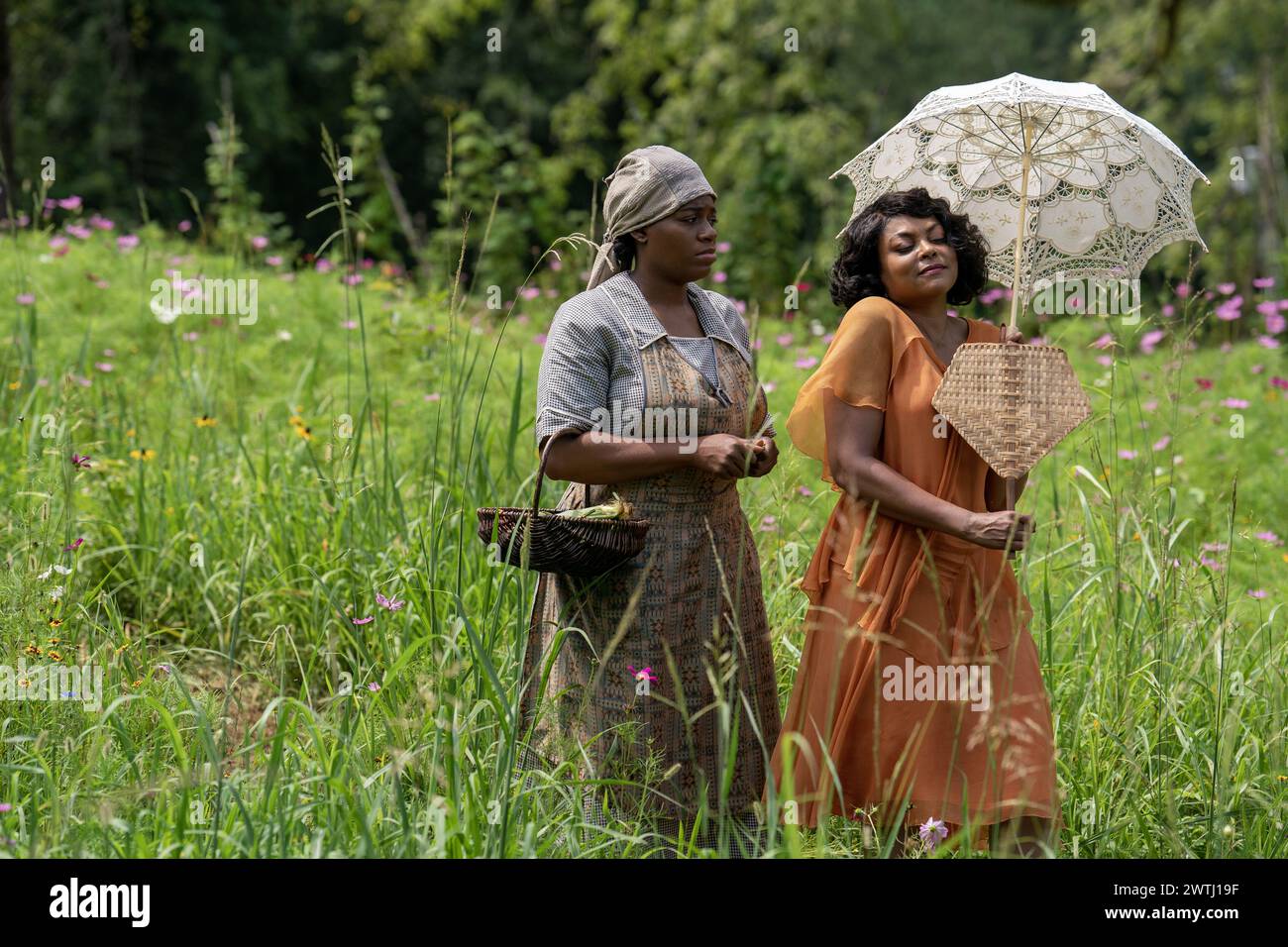 Taraji P. HENSON et FANTASIA Barrino dans LA COULEUR POURPRE (2023), mise en scène par BLITZ Bazawule. Crédit : Amblin Entertainment/Harpo films/Quincy Jones Productions (QJP)/Scott Sanders Productions/Warner Bros / Album Banque D'Images