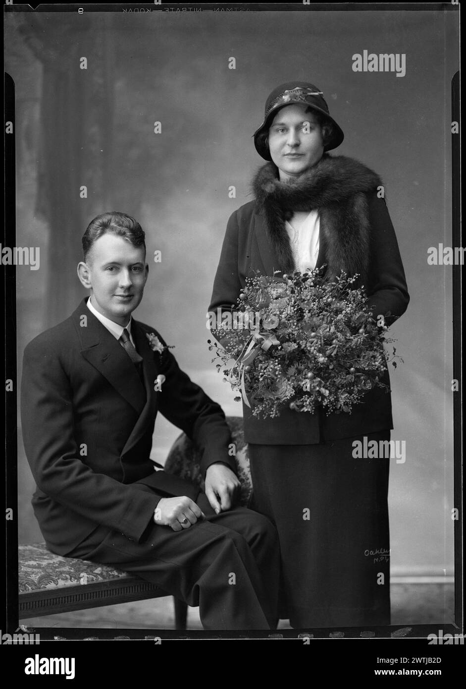 Couple - Portrait de mariage négatifs nitrate, négatifs noir et blanc, portraits studio Banque D'Images