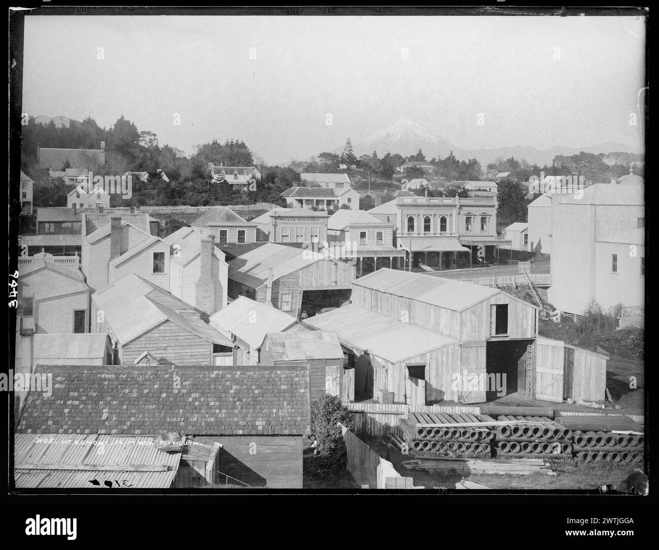 Mount Egmont, de New Plymouth, négatifs sur plaques sèches en gélatine, négatifs noir et blanc, paysages urbains Banque D'Images