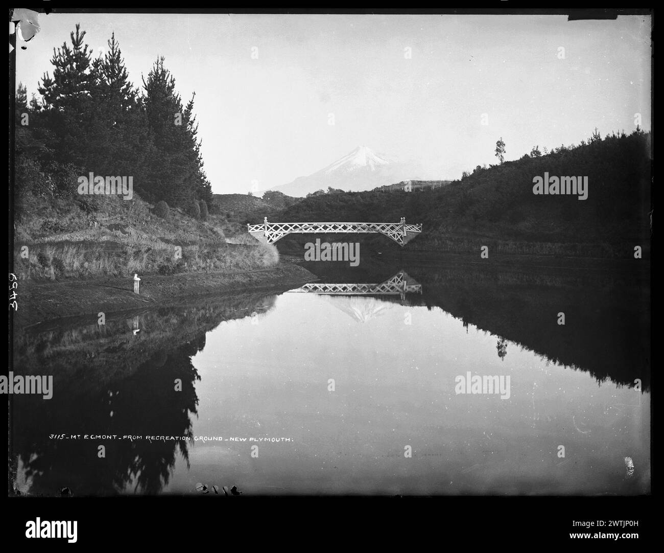 Mount Egmont, de Recreation Ground, New Plymouth négatifs sur plaques sèches en gélatine, négatifs noir et blanc Banque D'Images