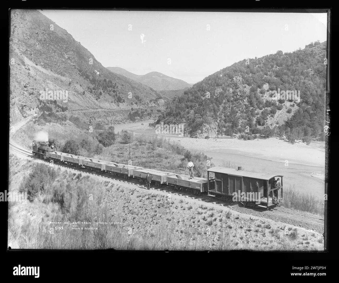 Train de ballast verni, négatifs pour plaques sèches de gélatine Otago Central, négatifs noir et blanc Banque D'Images