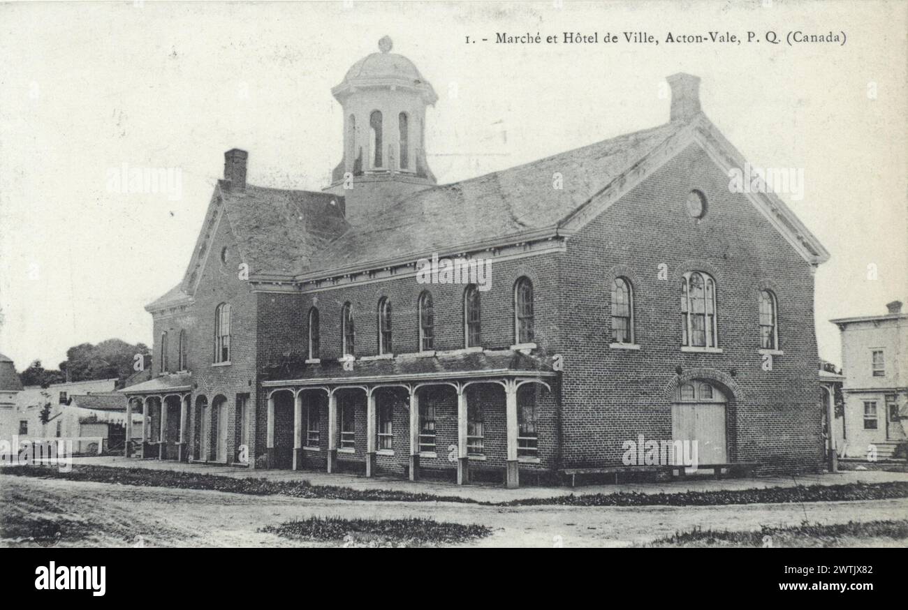 Collotype - marché et hôtel de ville, Acton Vale, QC, vers 1910 Banque D'Images