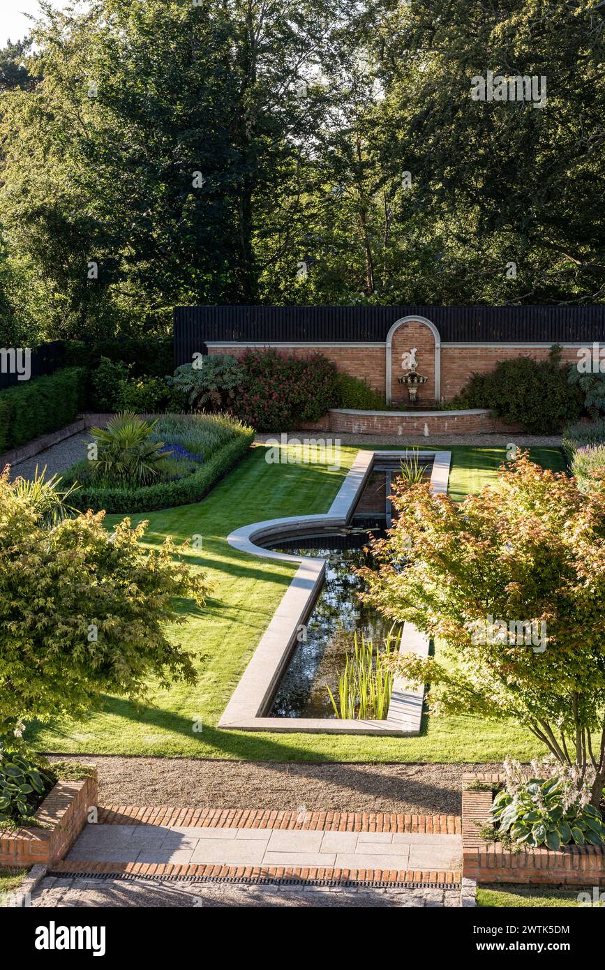Rill dans le domaine de la maison de campagne, Greystones, comté de Wicklow, Irlande Banque D'Images