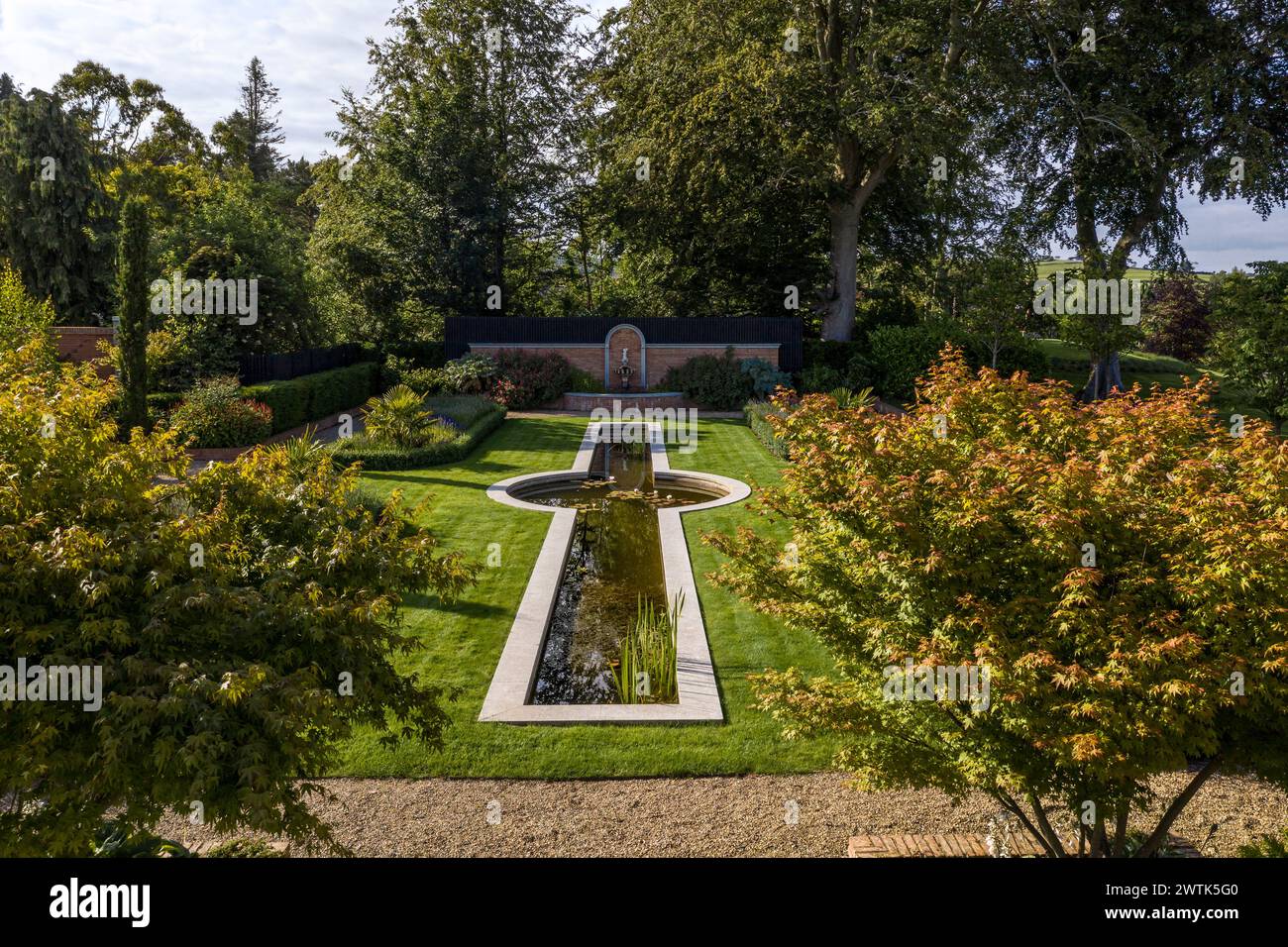 Rill dans le domaine de la maison de campagne, Greystones, comté de Wicklow, Irlande Banque D'Images