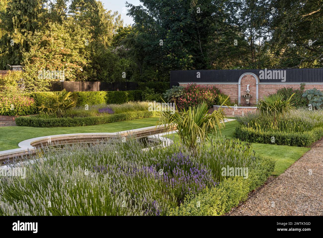 Rill dans le domaine de la maison de campagne, Greystones, comté de Wicklow, Irlande Banque D'Images