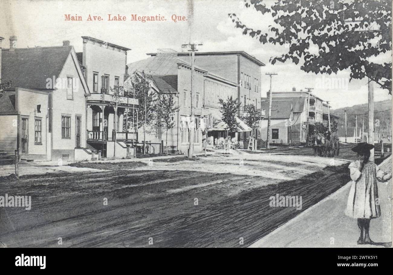 Collotype - avenue principale, lac Mégantic, QC, vers 1910 Banque D'Images