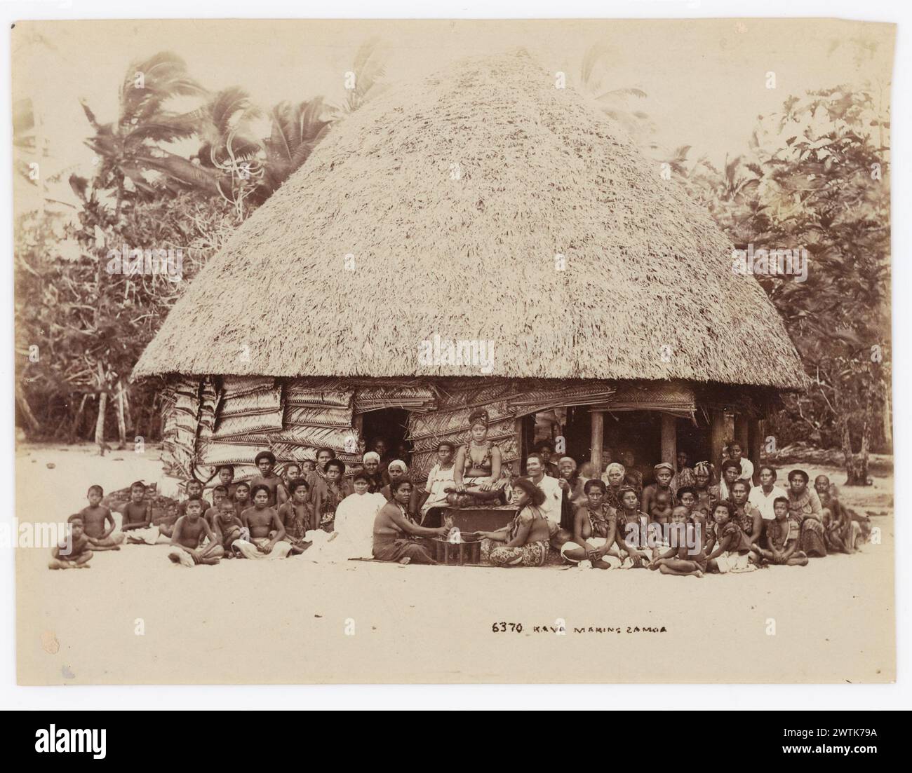 Fabrication de kava, tirages photographiques Samoa Banque D'Images