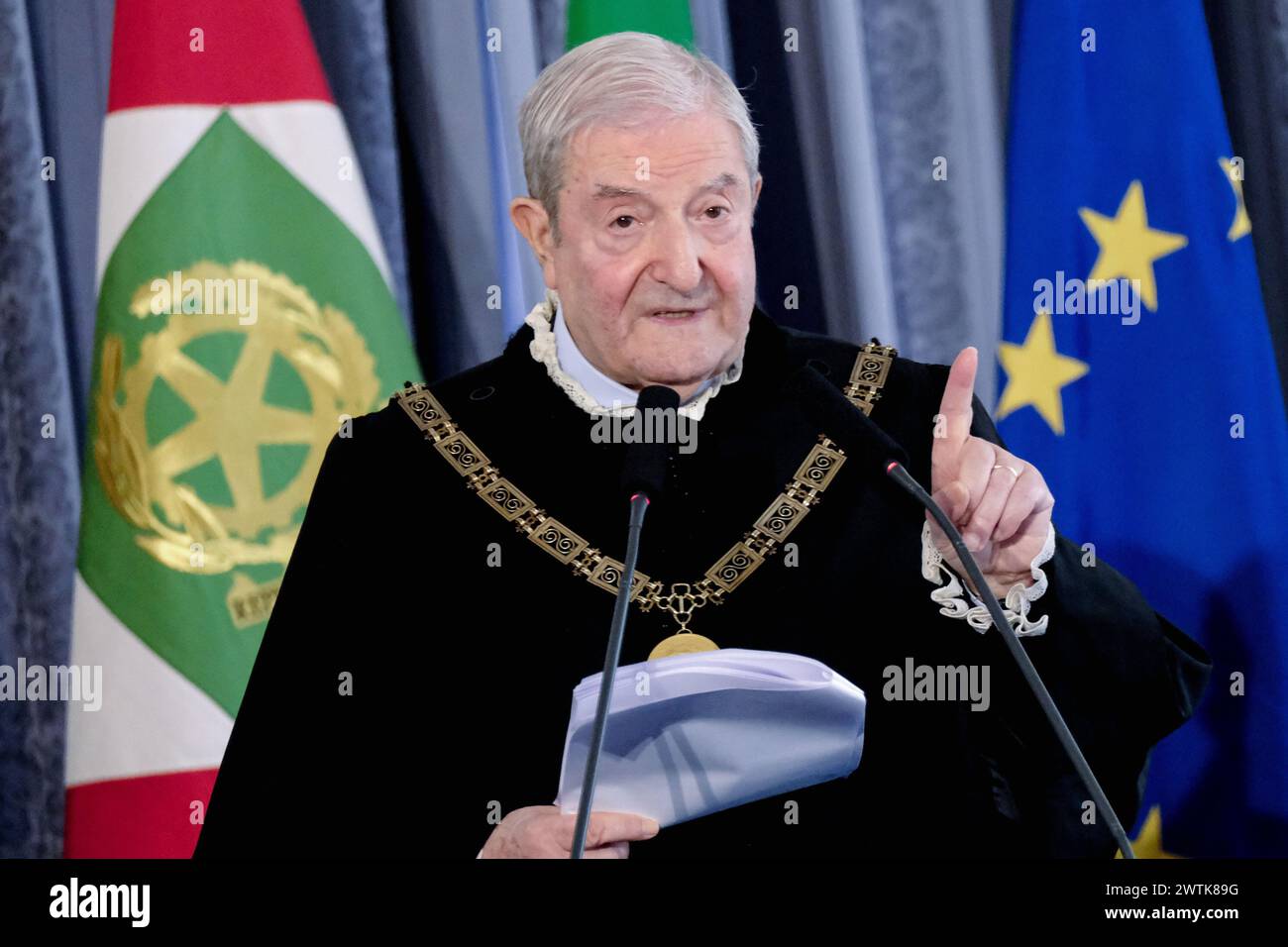 il Presidente della Corte costituzionale Augusto Barbera durante la Presentazione della Relazione annuale della Corte costituzionale sull'attività e sugli indirizzi giurisprudenziali della Corte nel 2023, Palazzo della Consulta a Roma, Lunedì, 18 marzo 2024 (foto Mauro Scrobogna/LaPresse) le Président de la Cour constitutionnelle Augusto Barbera lors de la présentation du rapport annuel de la Cour constitutionnelle sur l’activité et les orientations jurisprudentielles de la Cour en 2023, Palazzo della Consulta à Rome, lundi 18 mars 2024 (photo Mauro Scrobogna/LaPresse) Banque D'Images