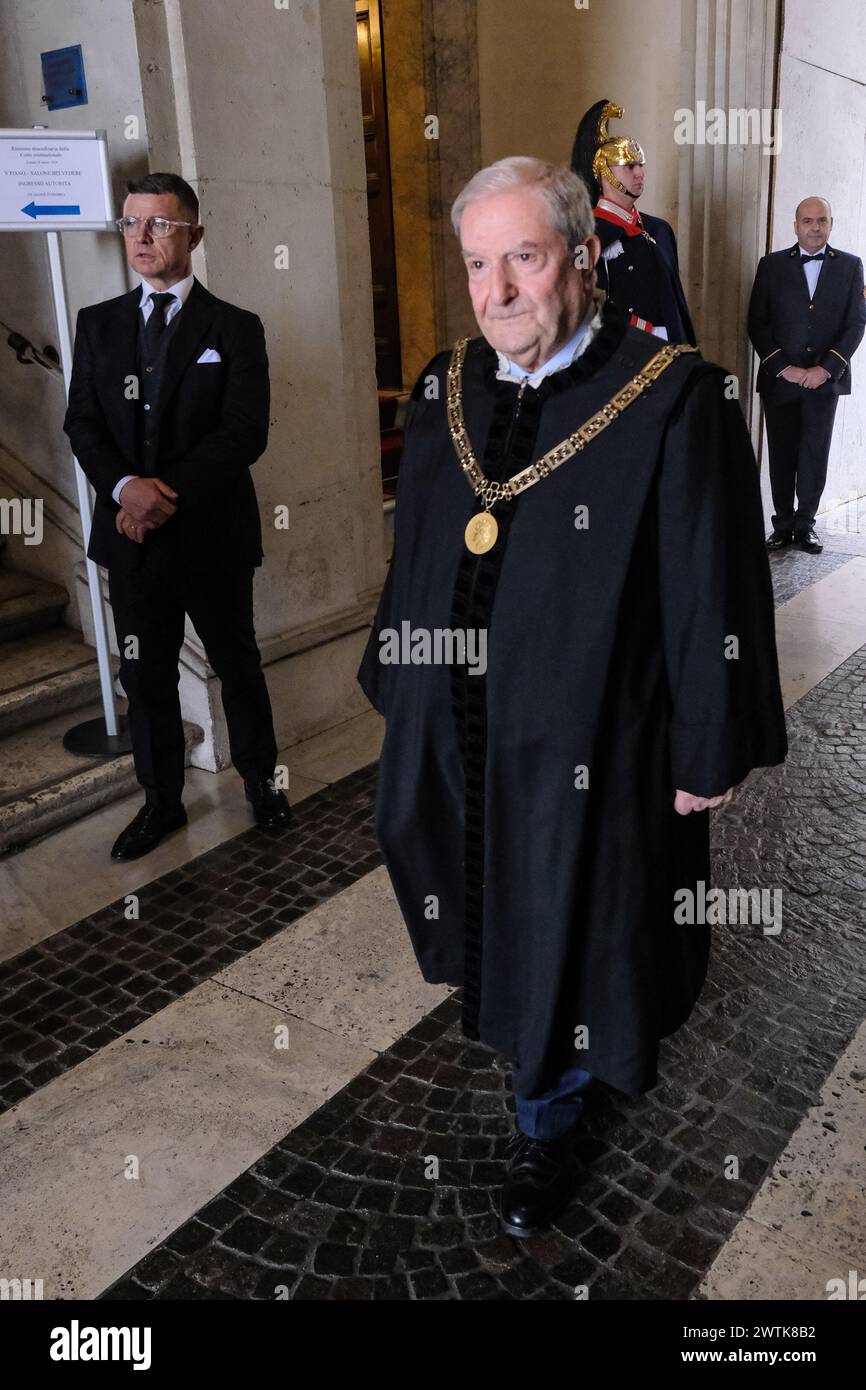 il Presidente della Corte costituzionale Augusto Barbera durante la Presentazione della Relazione annuale della Corte costituzionale sull'attività e sugli indirizzi giurisprudenziali della Corte nel 2023, Palazzo della Consulta a Roma, Lunedì, 18 marzo 2024 (foto Mauro Scrobogna/LaPresse) le Président de la Cour constitutionnelle Augusto Barbera lors de la présentation du rapport annuel de la Cour constitutionnelle sur l’activité et les orientations jurisprudentielles de la Cour en 2023, Palazzo della Consulta à Rome, lundi 18 mars 2024 (photo Mauro Scrobogna/LaPresse) Banque D'Images