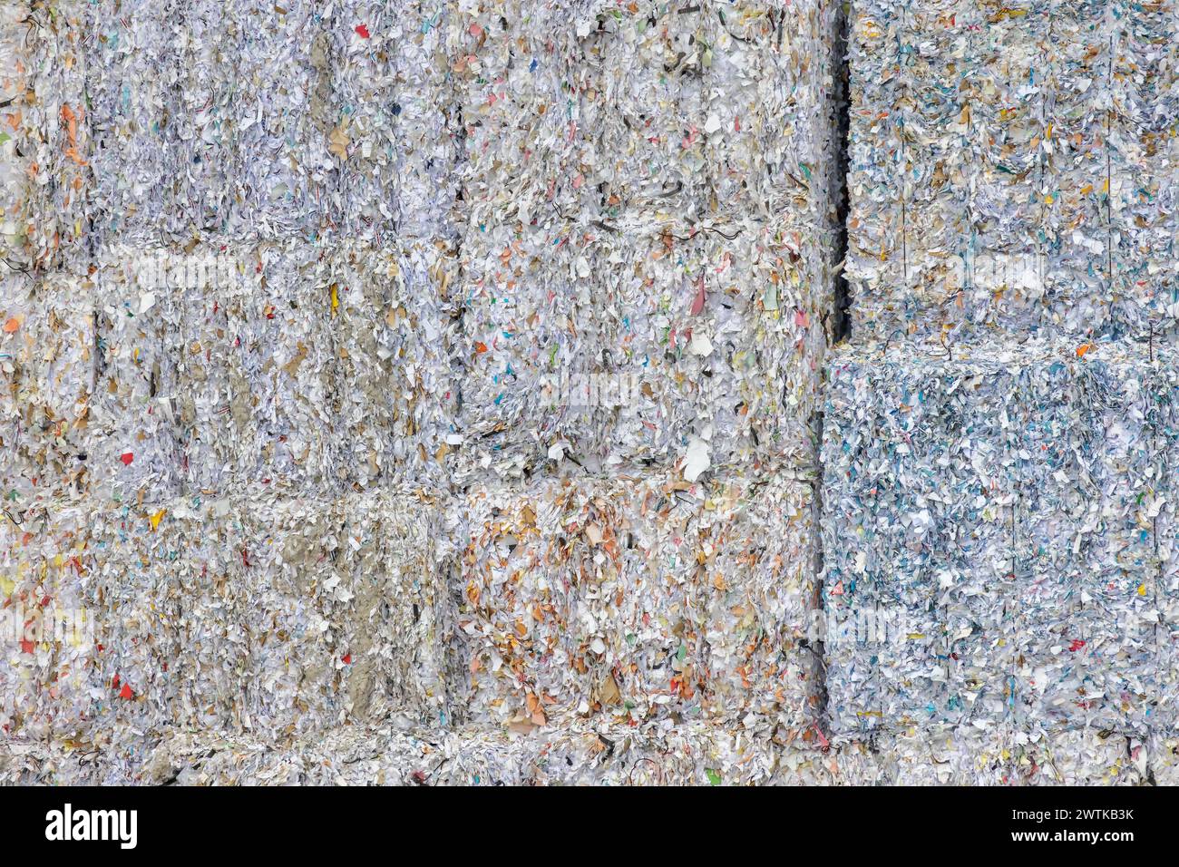 Balles empilées de papier recyclé néerlandais aux pays-Bas Banque D'Images