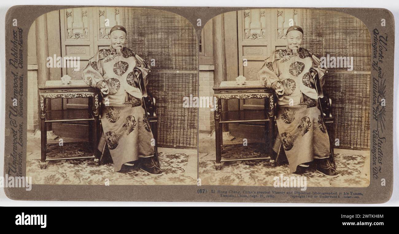 Li Hung Chang, le plus grand vice-roi et diplomate de Chine, photographié dans son Yamen, Teintsin, Chine, septembre 27, 1900 photographies stéréoscopiques, tirages noir et blanc Banque D'Images
