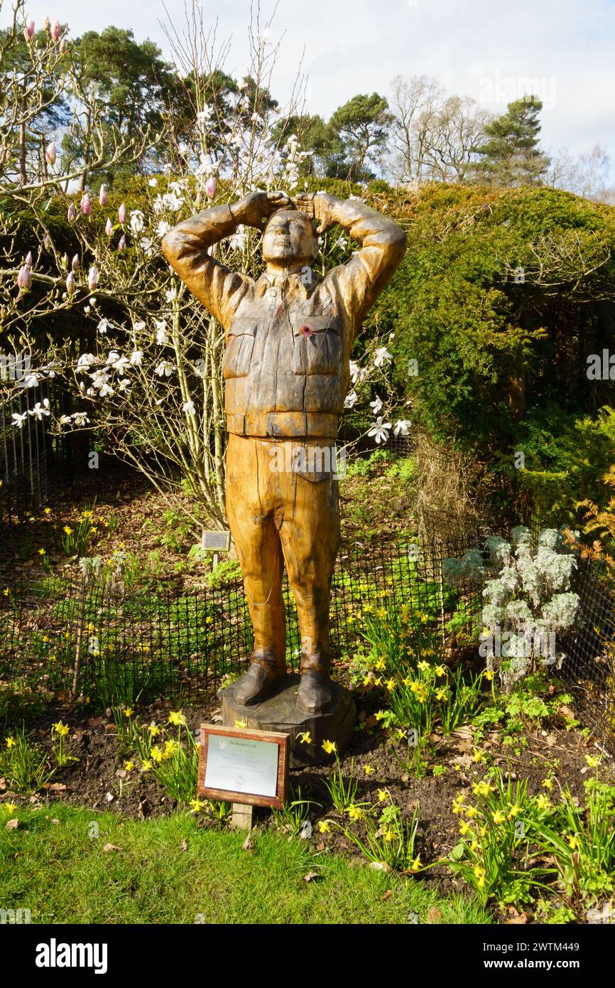 La sculpture de guetteur de Nigel Sardeson à l'hôtel Petwood, ancien mess des officiers du temps de guerre RAF 617 Dambusters Sqn. Woodhall Spa, Banque D'Images