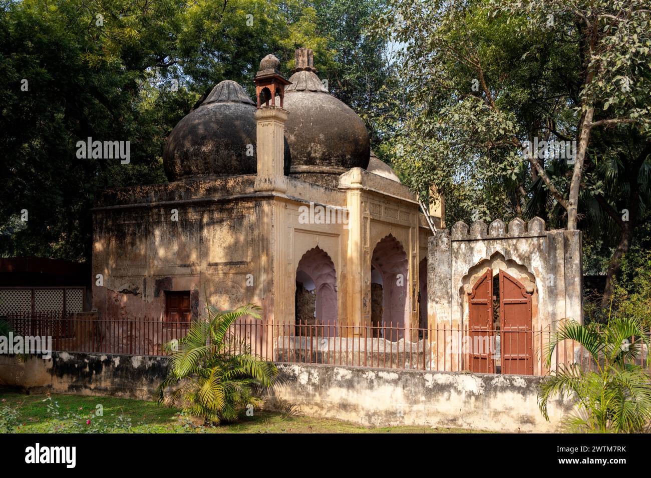 Inde, Delhi, Mehrauli, Qutb Komplex, Mosquée moghole Banque D'Images