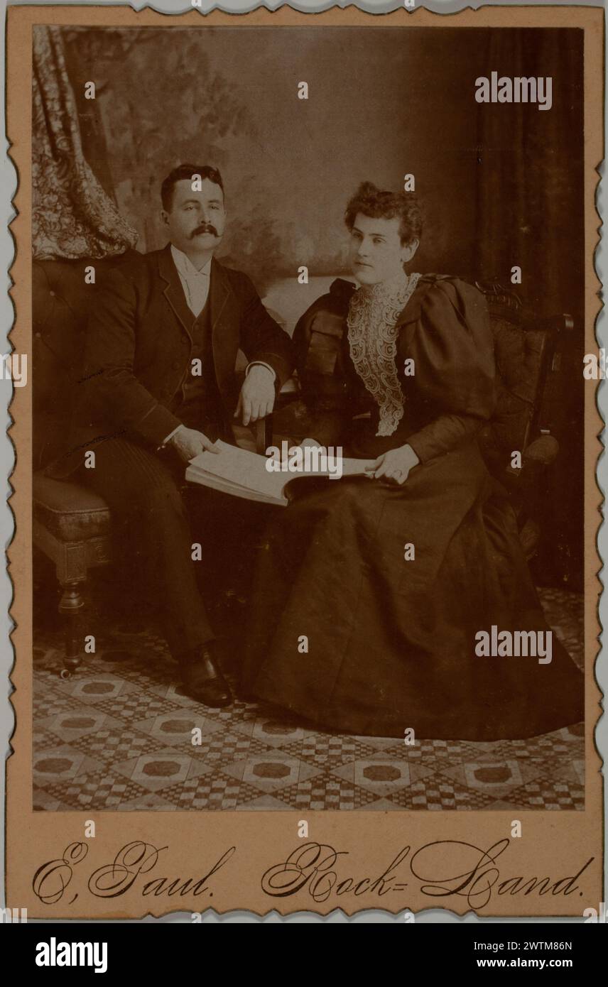 Estampe argentée sur gélatine - Portrait d'un couple non identifié, Rockland, Ontario, 1890-1910 ? E. Paul Banque D'Images