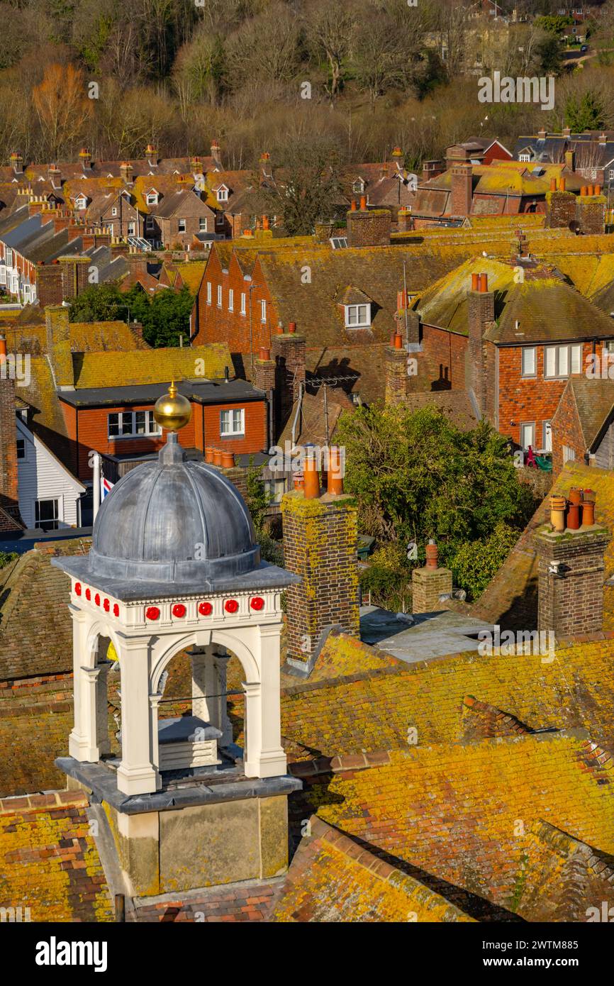 Regardant vers le bas sur les toits de la maison depuis la tour de l'église à Rye East Sussex Banque D'Images