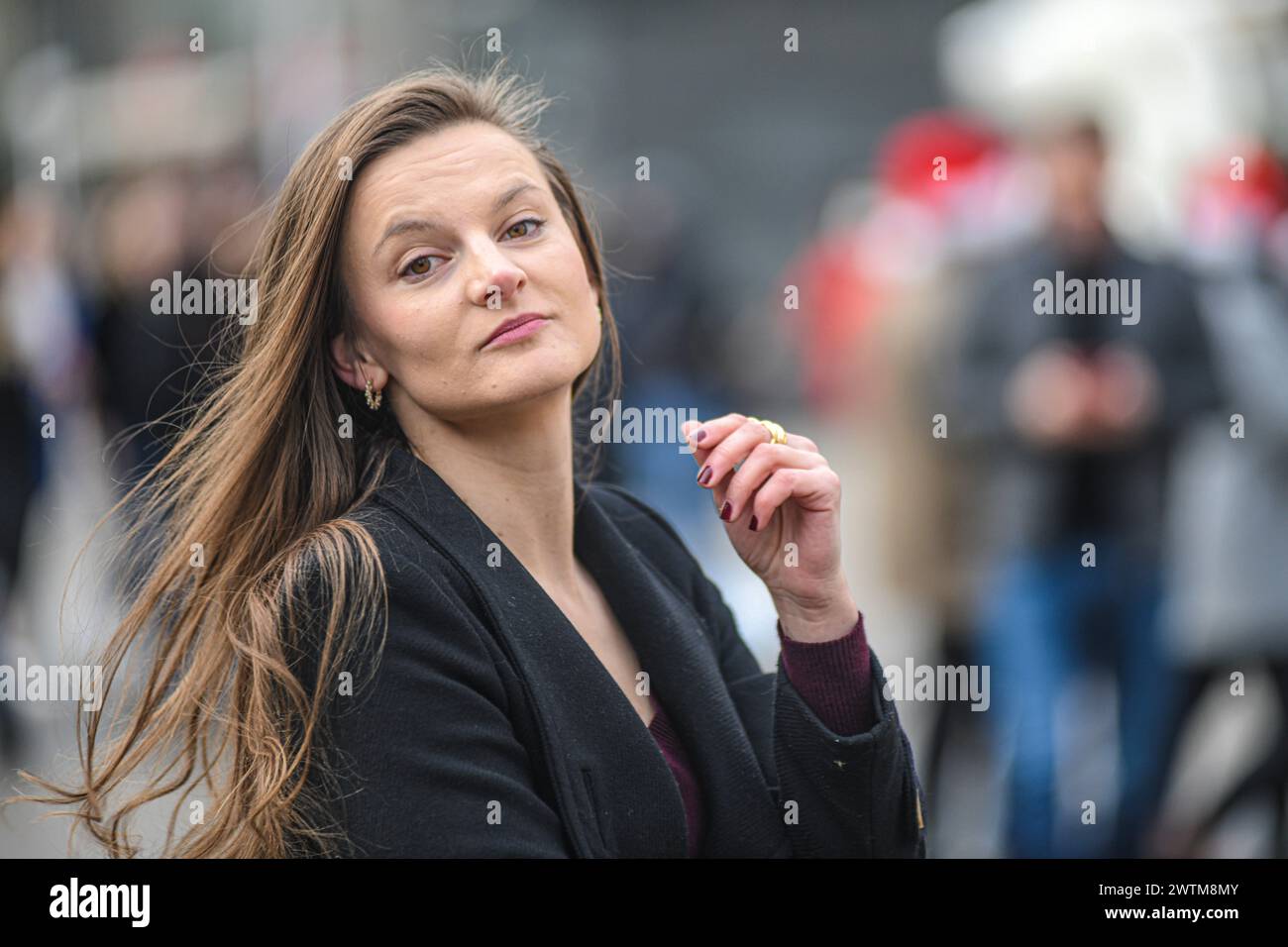 Femme croate sur la place Ban Jelacic, Zagreb, Croatie Banque D'Images