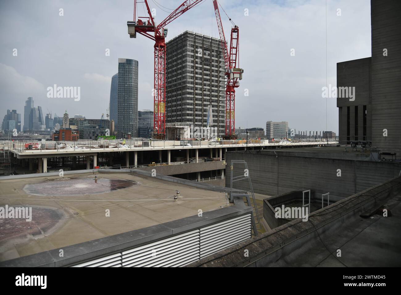 Vue sur Londres depuis le toit du National Theatre Banque D'Images