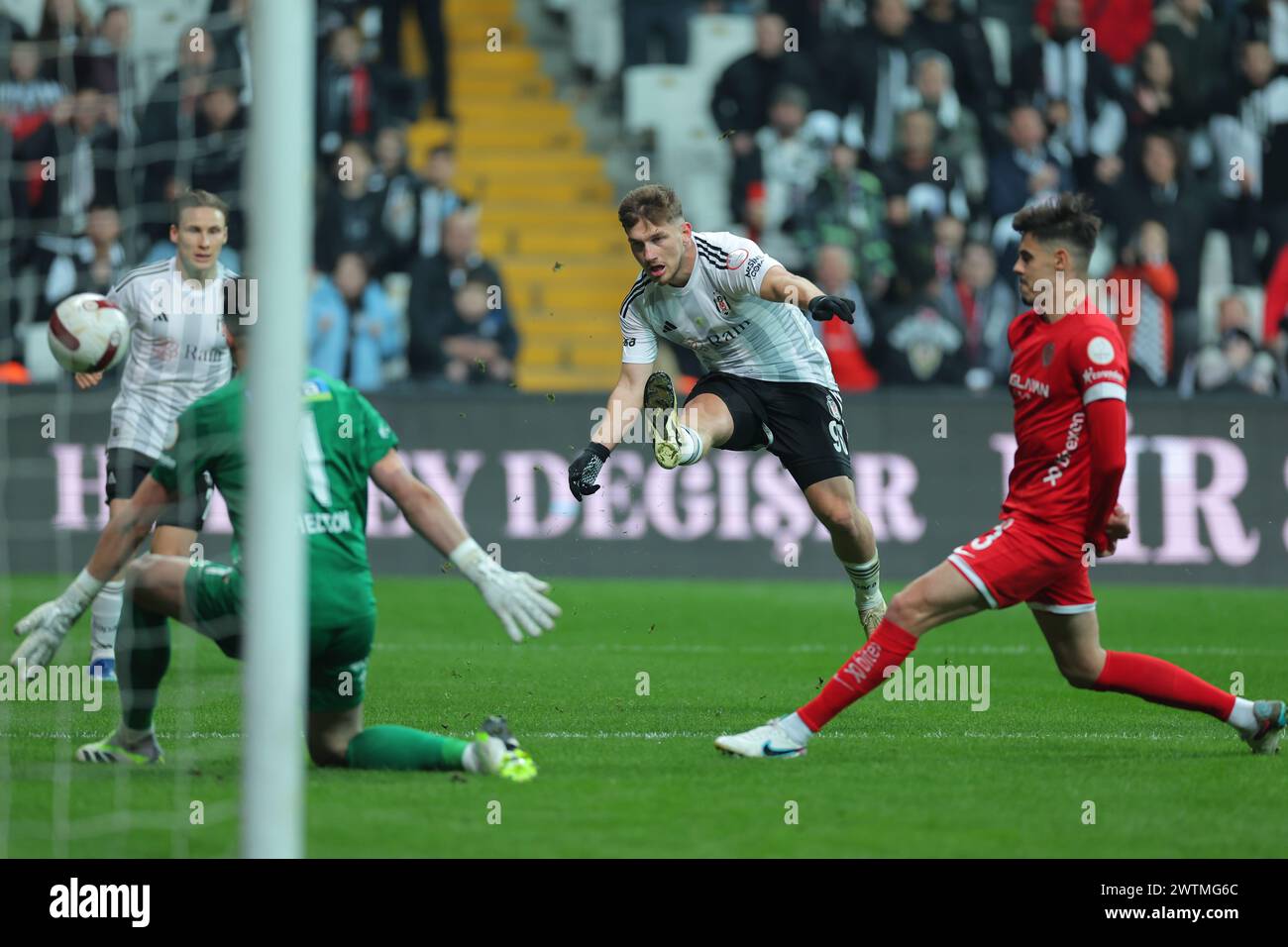 Istanbul, Turquie. 16 mars 2024. Istanbul, Turquie, 16 mars 2024 : Semih Kilicsoy (90 Besiktas) lors du match de football de la Super League turque entre Besiktas et Bitexen Antalyaspor au stade Tupras, Turquie. (/SPP) crédit : photo de presse sportive SPP. /Alamy Live News Banque D'Images