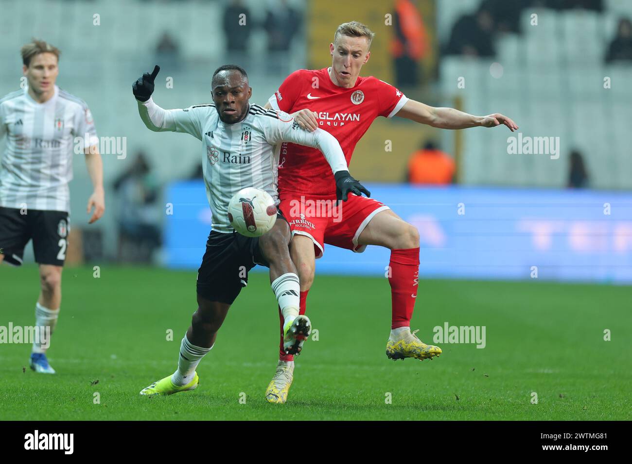 Istanbul, Turquie. 16 mars 2024. Istanbul, Turquie, 16 mars 2024 : Jackson Muleka (40 Besiktas) et Adam Buksa (9 Antalyaspor) lors du match de football de la Super League turque entre Besiktas et Bitexen Antalyaspor au stade Tupras, Turquie. (/SPP) crédit : photo de presse sportive SPP. /Alamy Live News Banque D'Images