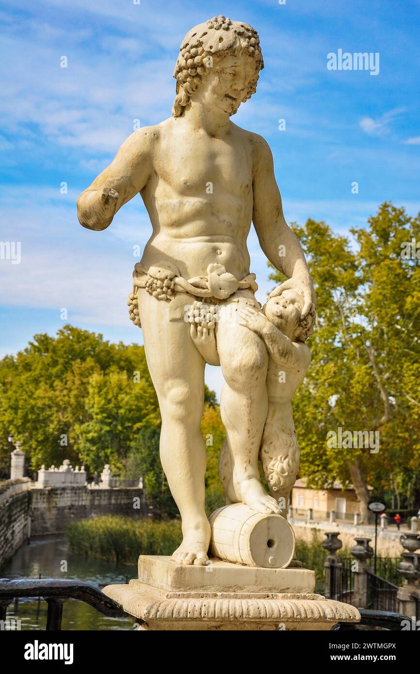 Sculpture du Dieu Bacchus dans les jardins du Palais Royal d'Aranjuez Banque D'Images