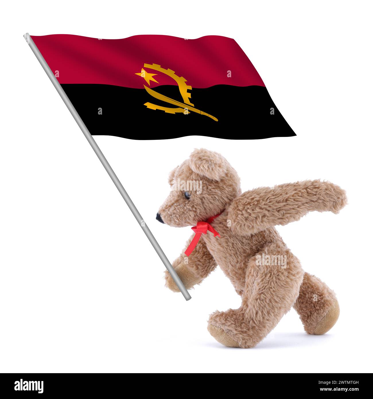 Drapeau de l'Angola porté par un ours en peluche mignon Banque D'Images