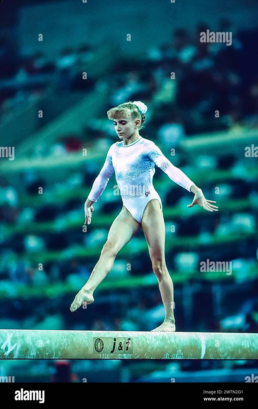 Shannon Miller (États-Unis) en compétition dans l'équipe artistique féminine de gymnastique intégrale aux Jeux Olympiques d'été de 1992. Banque D'Images