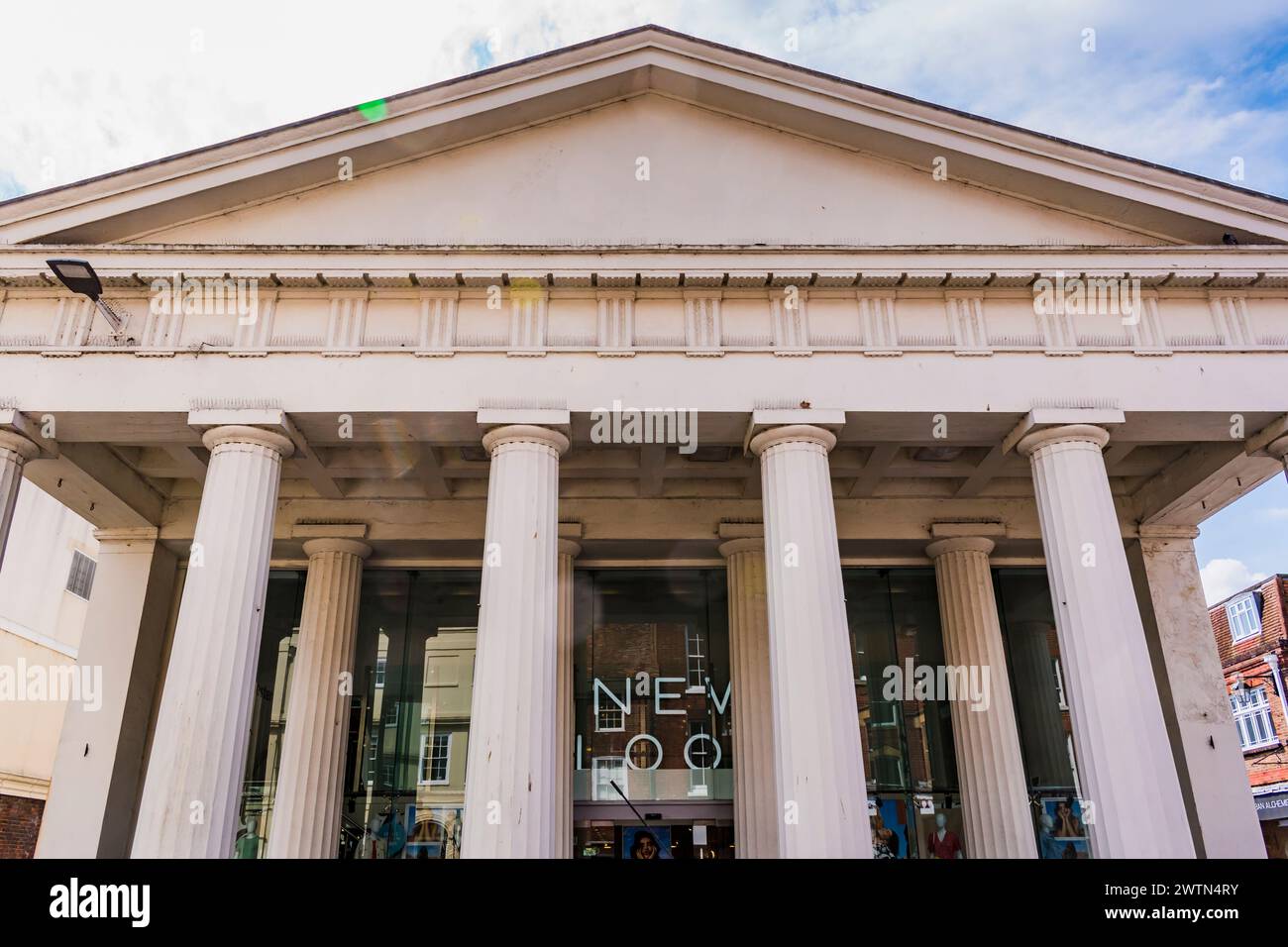 Le Corn Exchange, également le cinéma Exchange et le Granada Exchange, est un bâtiment classé Grade II à Chichester. Construit en 1833, le bâtiment a al Banque D'Images