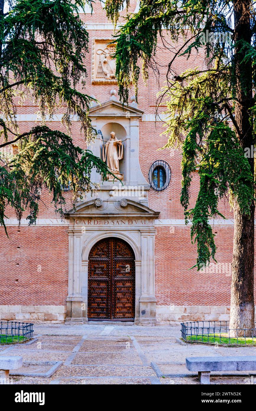 Le couvent cistercien de San Bernardo. Alcalá de Henares, Comunidad de Madrid, Espagne, Europe Banque D'Images