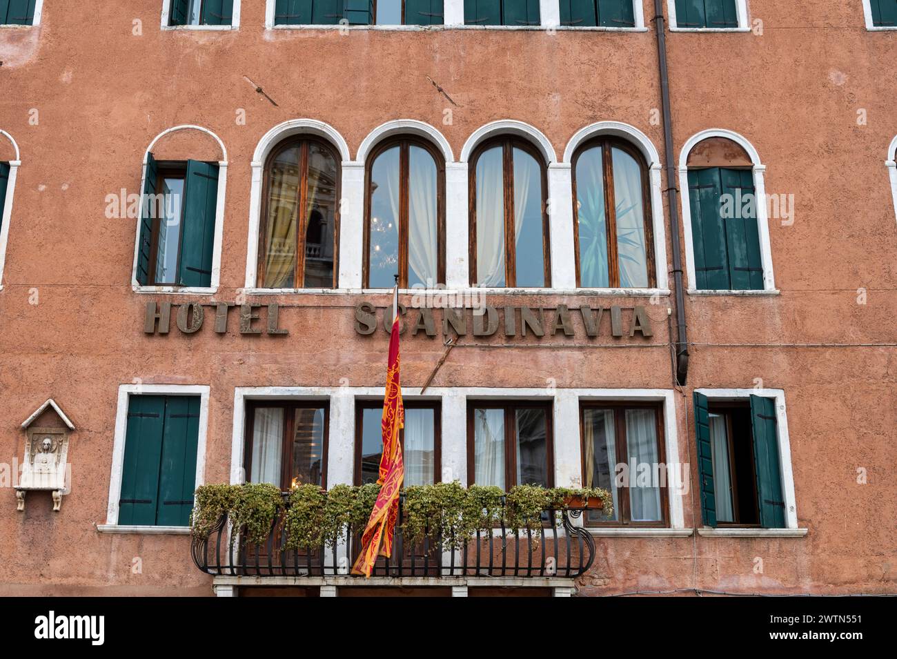 Venise, Italie- 26 février 2023 : la façade de l'Hôtel Scadinavia à Venise. Banque D'Images