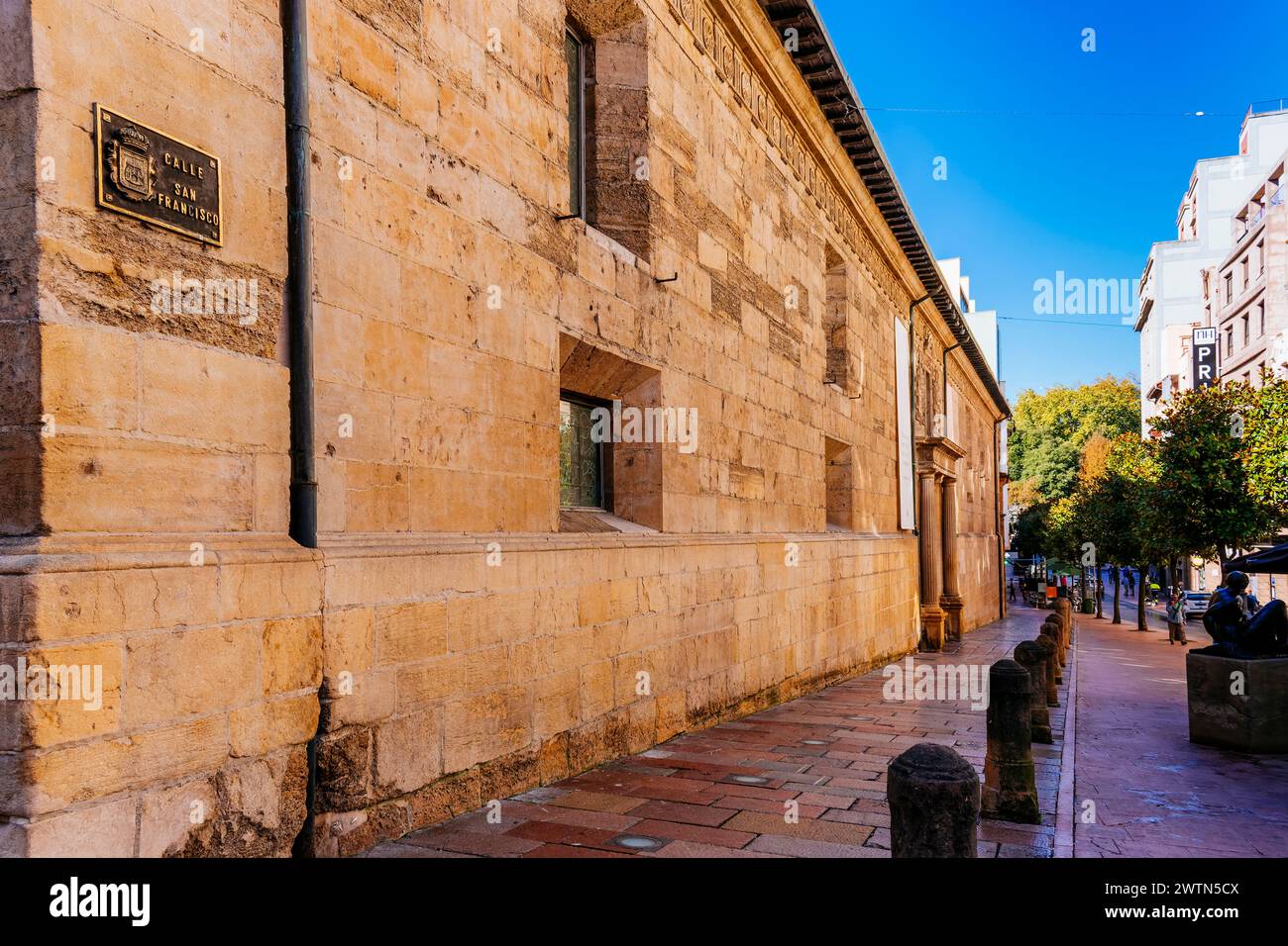 Bâtiment historique extérieur de l'Université d'Oviedo. San Francisco Street. Oviedo, Principado de Asturias, Espagne, Europe Banque D'Images