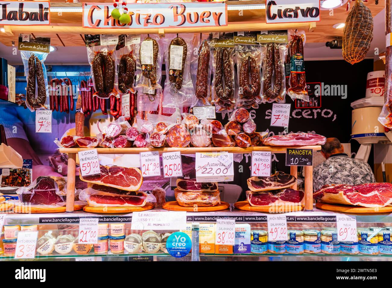Produits locaux à vendre. Le marché El Fontán, anciennement connu sous le nom de marché du 19 octobre. Oviedo, Principado de Asturias, Espagne, Europe Banque D'Images
