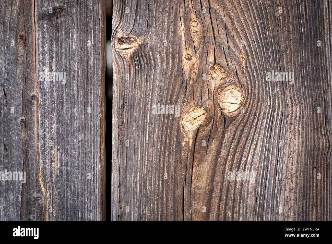 Texture de fond de papier peint de surface de grain de bois brun usé ancien Banque D'Images