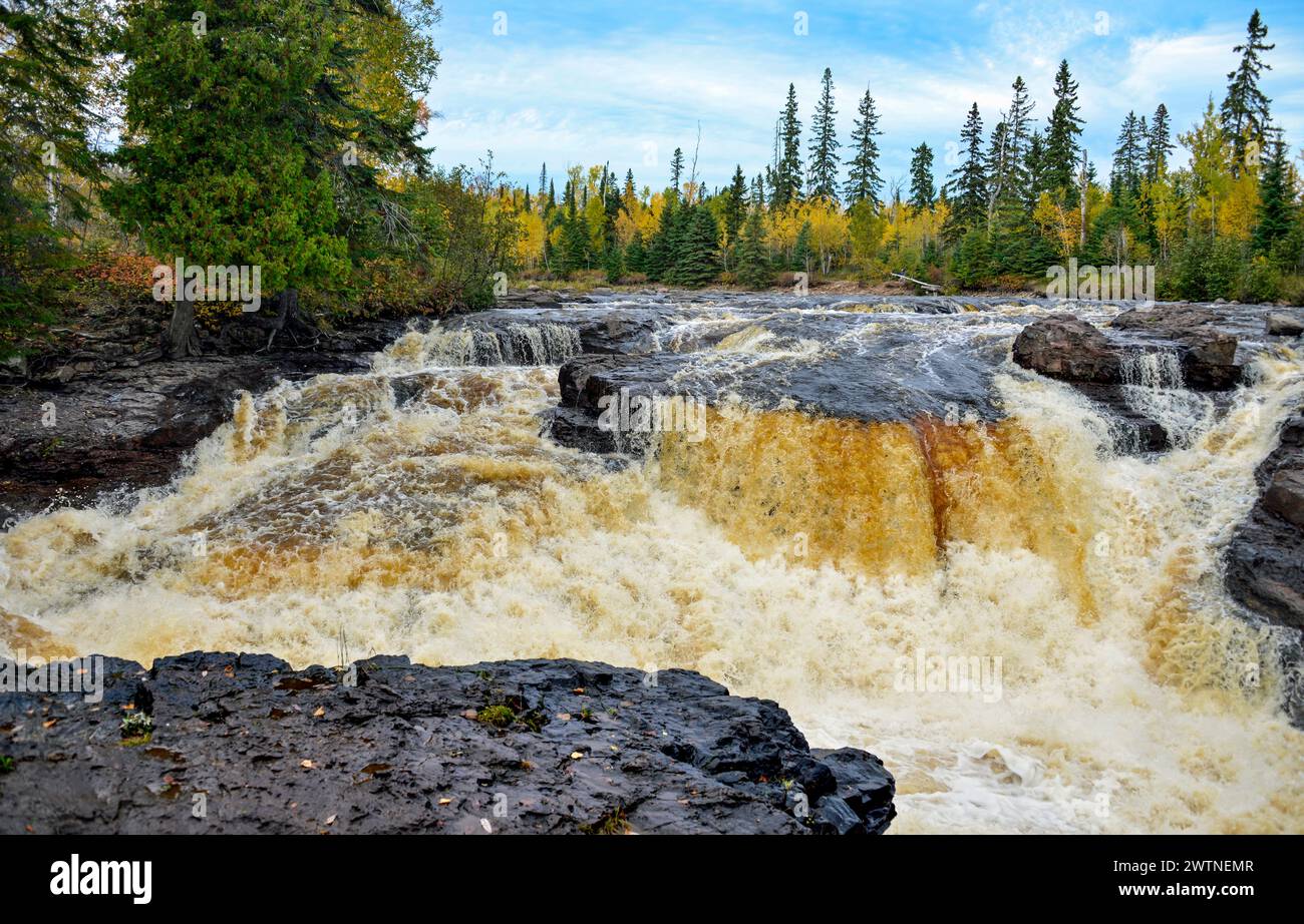 Tempance River Cascades en octobre, Temperance River State Park, North Shore, Minnesota Banque D'Images