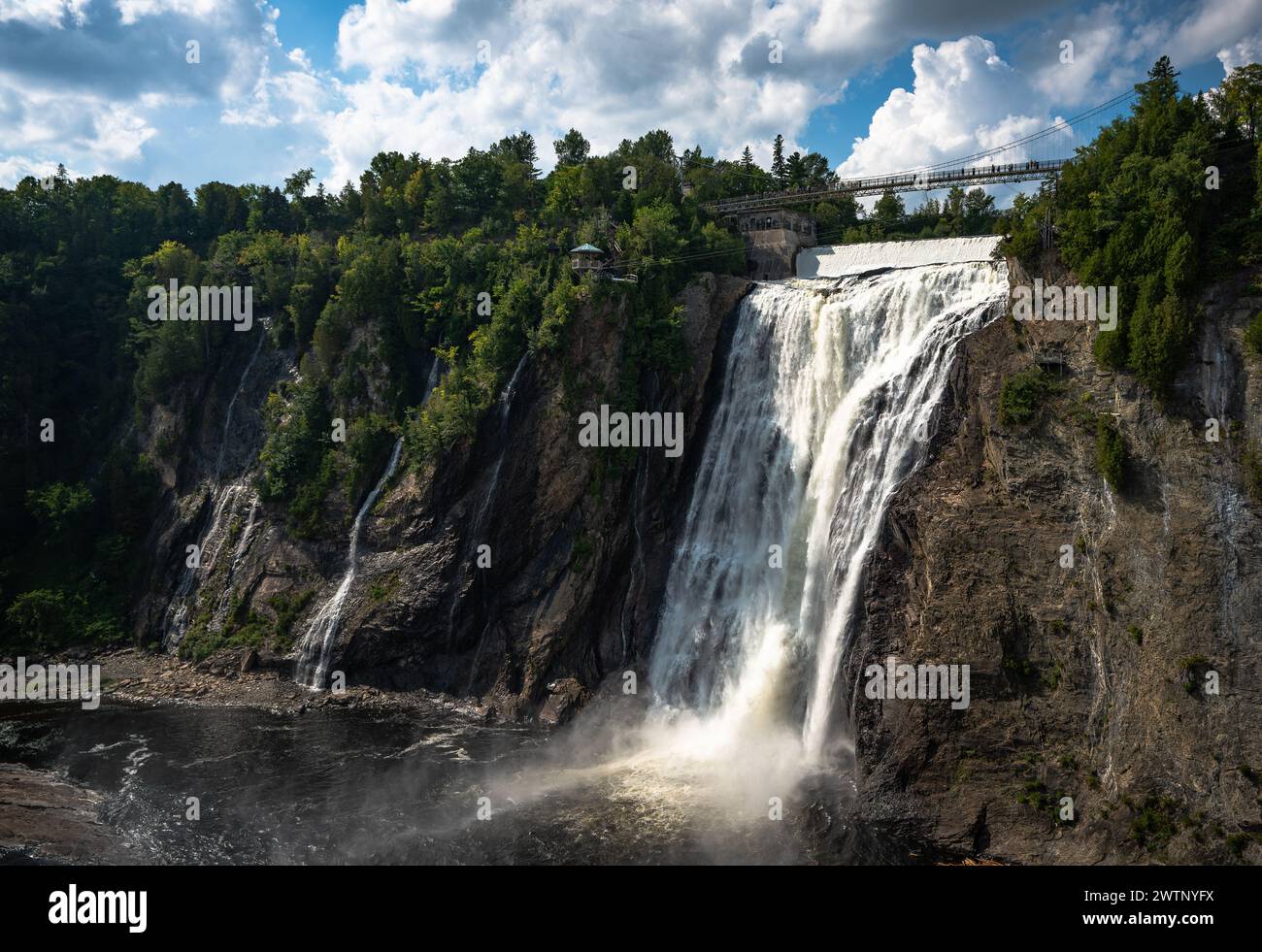 Montmorency tombe un jour ensoleillé Banque D'Images