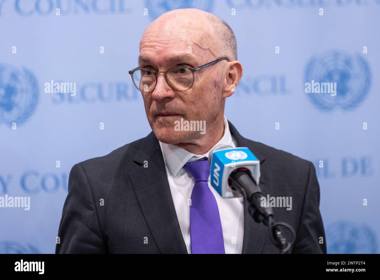 Robert Floyd, Secrétaire exécutif de l'Organisation du Traité d'interdiction complète des essais nucléaires, s'adresse à la presse au Siège de l'ONU à New York le 18 mars 2024 Banque D'Images