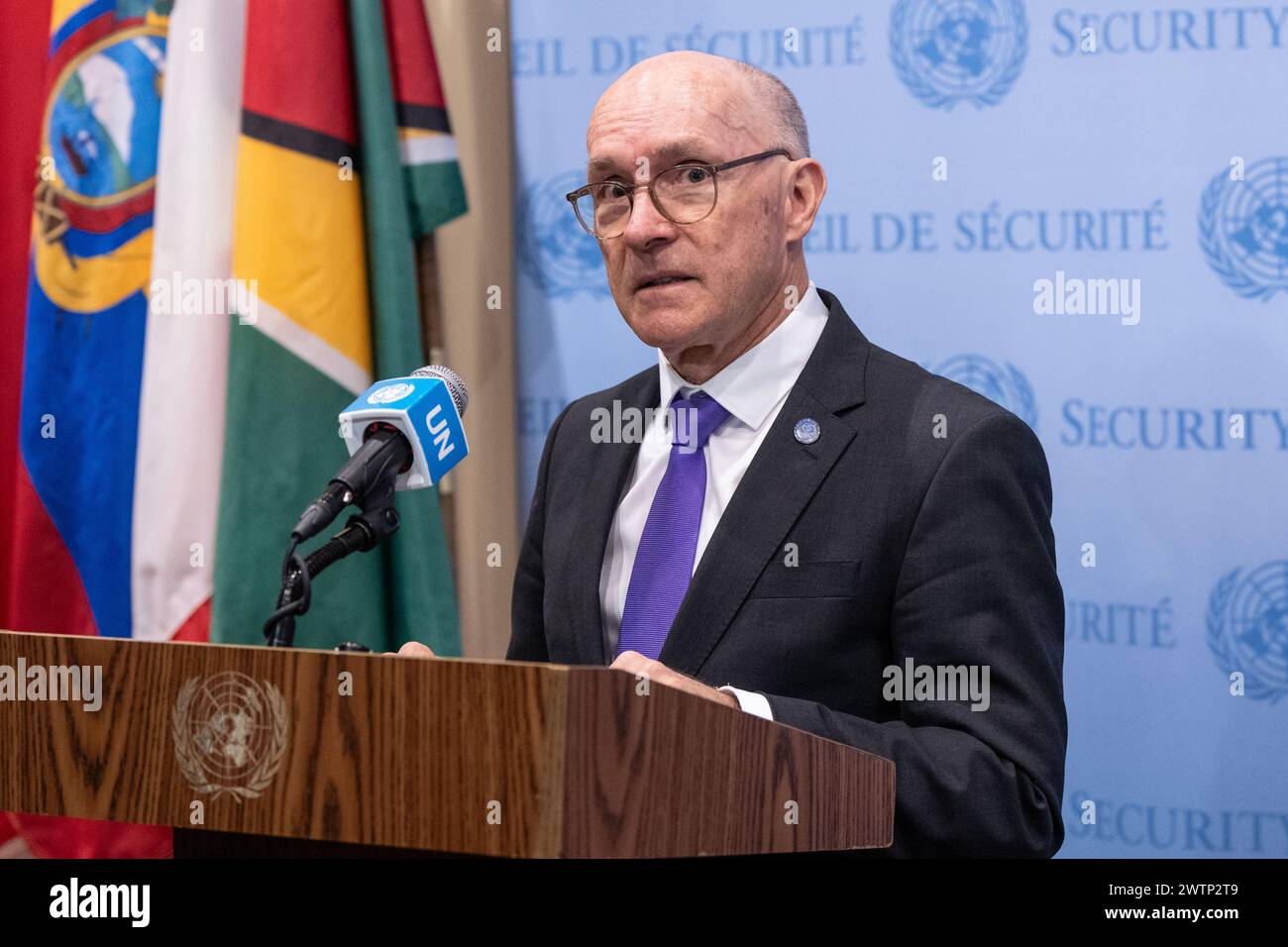 Robert Floyd, Secrétaire exécutif de l'Organisation du Traité d'interdiction complète des essais nucléaires, s'adresse à la presse au Siège de l'ONU à New York le 18 mars 2024 Banque D'Images