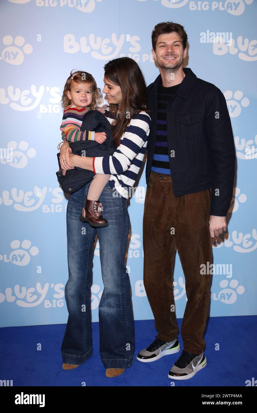 Sarah Tarleton et Jim Chapman assistent à la première britannique de Bluey's Big Play au Royal Festival Hall du Southbank Centre à Londres. Banque D'Images