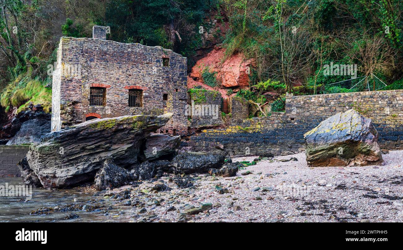 Ancienne maison de bains sur Elberry Cove sur la côte sud du devon ouest de l'Angleterre Banque D'Images