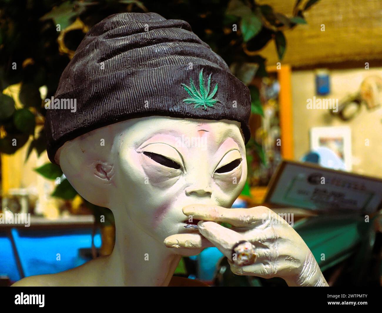 Sculpture extraterrestre fumant du cannabis à Willingen, Allemagne Banque D'Images