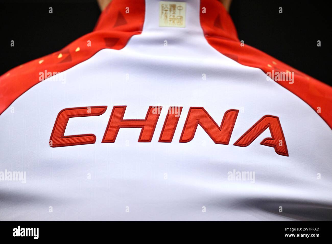 Gymnastique, gymnastique artistique, caractéristique, détail, gros plan, jersey, maillot national, couleurs nationales, Chine, lettrage, EnBW DTB-Pokal 2024 Banque D'Images