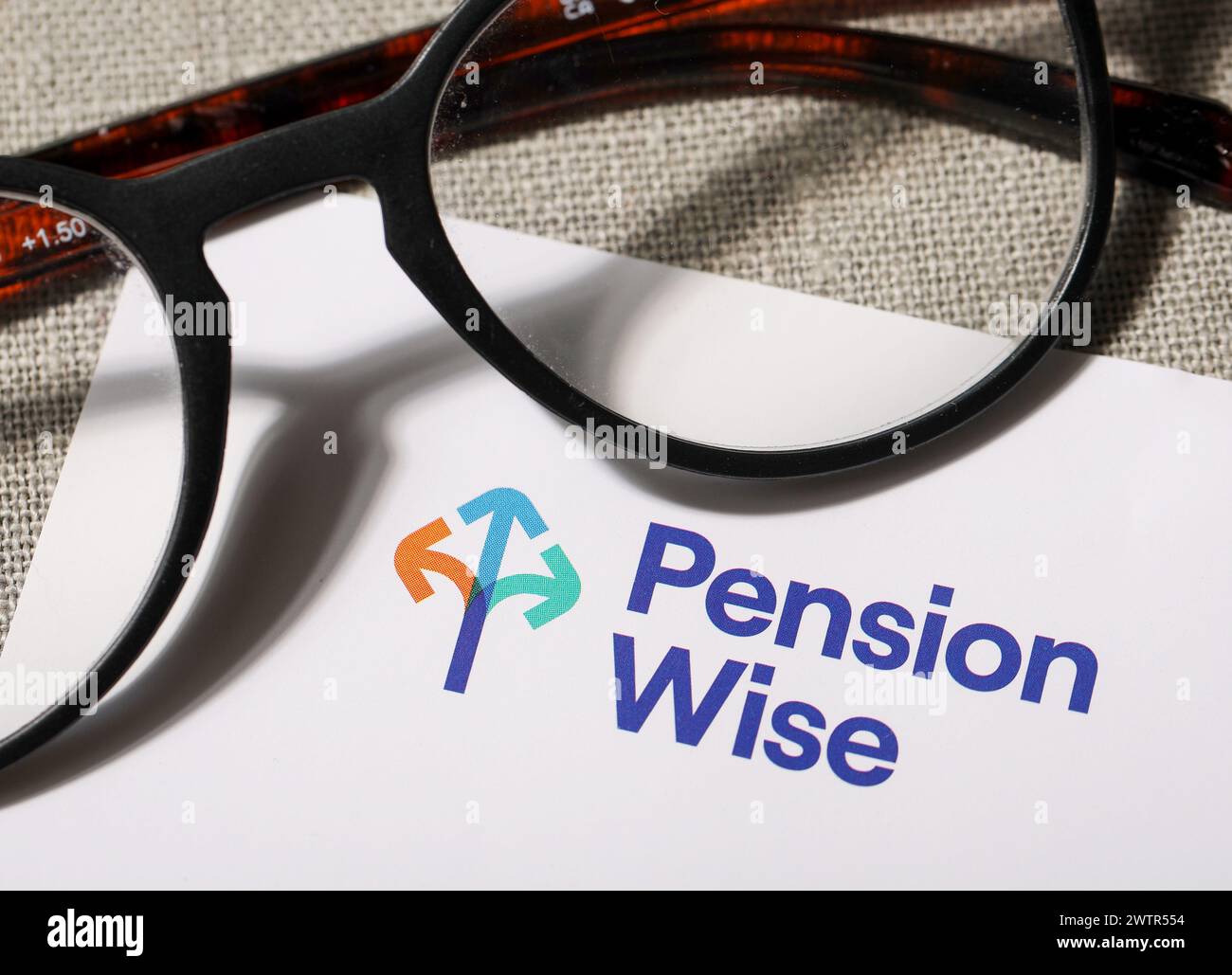 Lettre de pension Wise envoyée à un résident du Royaume-Uni pour discuter des besoins en matière de pension. Banque D'Images