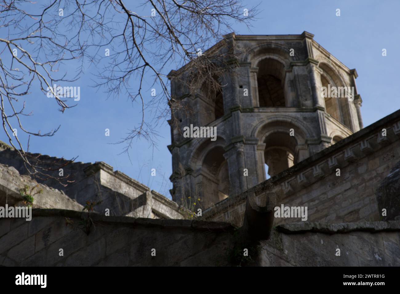 L'église médiévale Saint Honoratus aux Alyscamps, Arles , France Banque D'Images