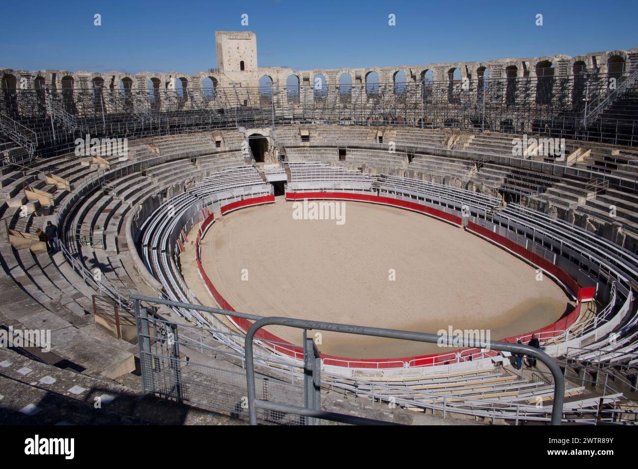 L'arène de l'Amphithéâtre d'Arles - Arènes d'Arles - amphithéâtre romain à Arles France Banque D'Images