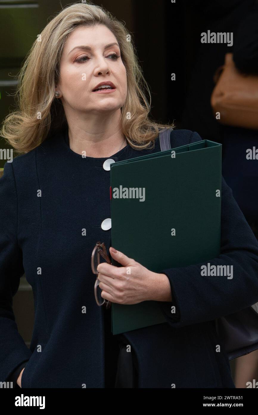 Londres, Royaume-Uni. 19 mars 2024. Penny Mordaunt - leader de la Chambre des communes, Lord Président du Conseil quitte une réunion du Cabinet à Downing Street. Crédit : Justin Ng/Alamy Live News. Banque D'Images