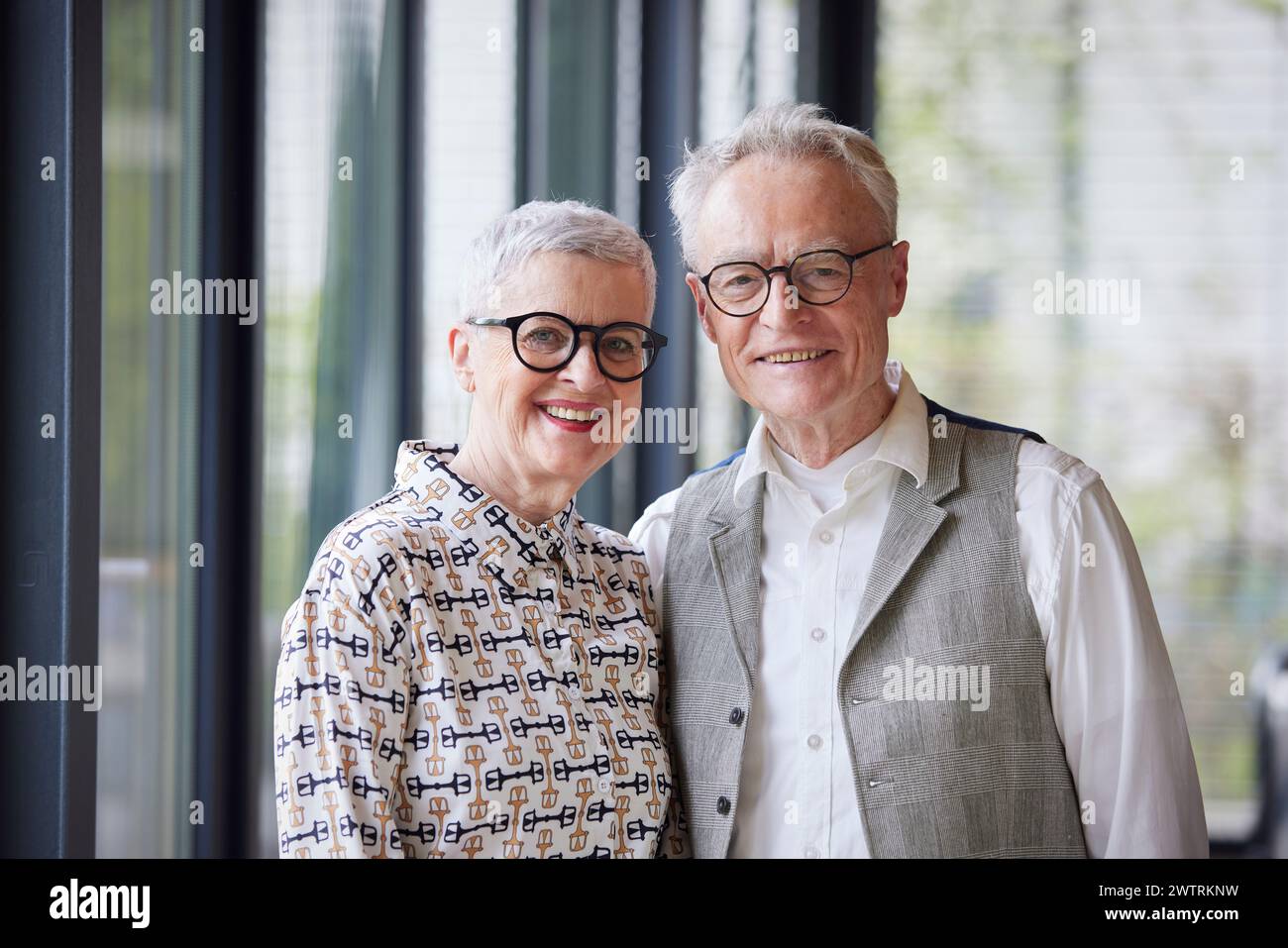 Portrait of happy senior couple at home Banque D'Images