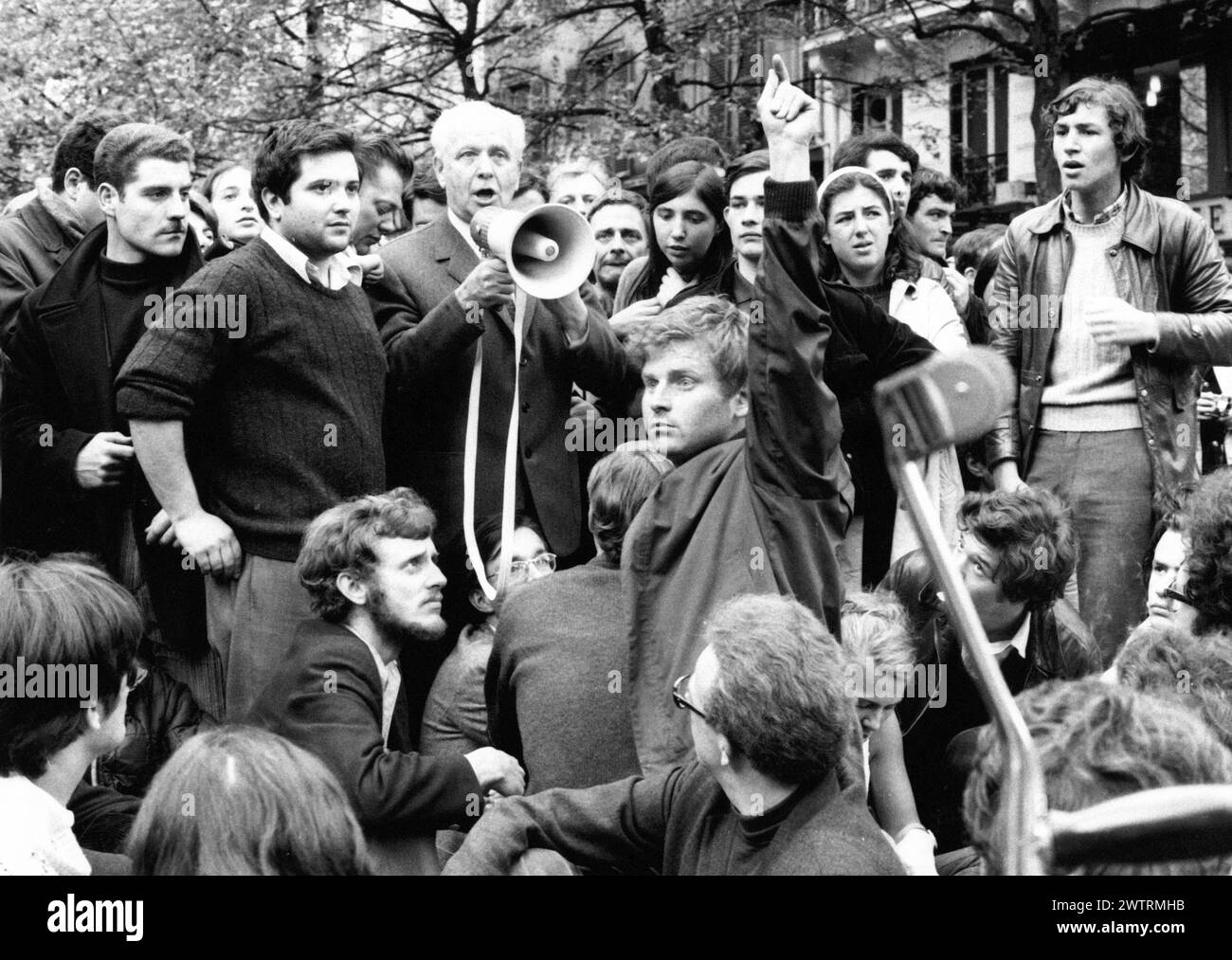 Mai 1968 - ARAGON Louis et COHN BENDIT (Cohn-Bendit) Daniel - date : 19680501 ©Serge HAMBOURG/Opale.photo Banque D'Images