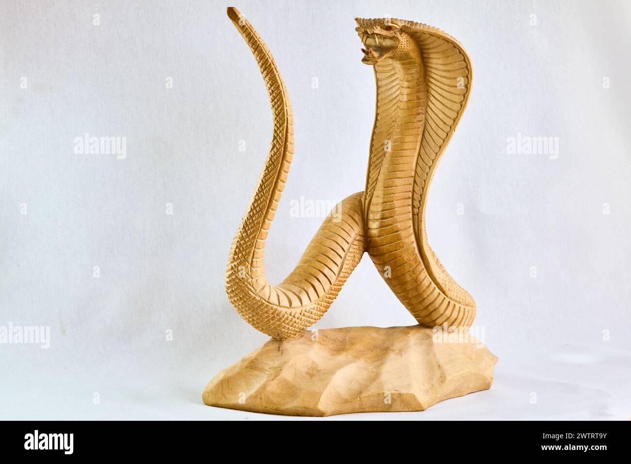 cobra en bois, fait à la main Banque D'Images